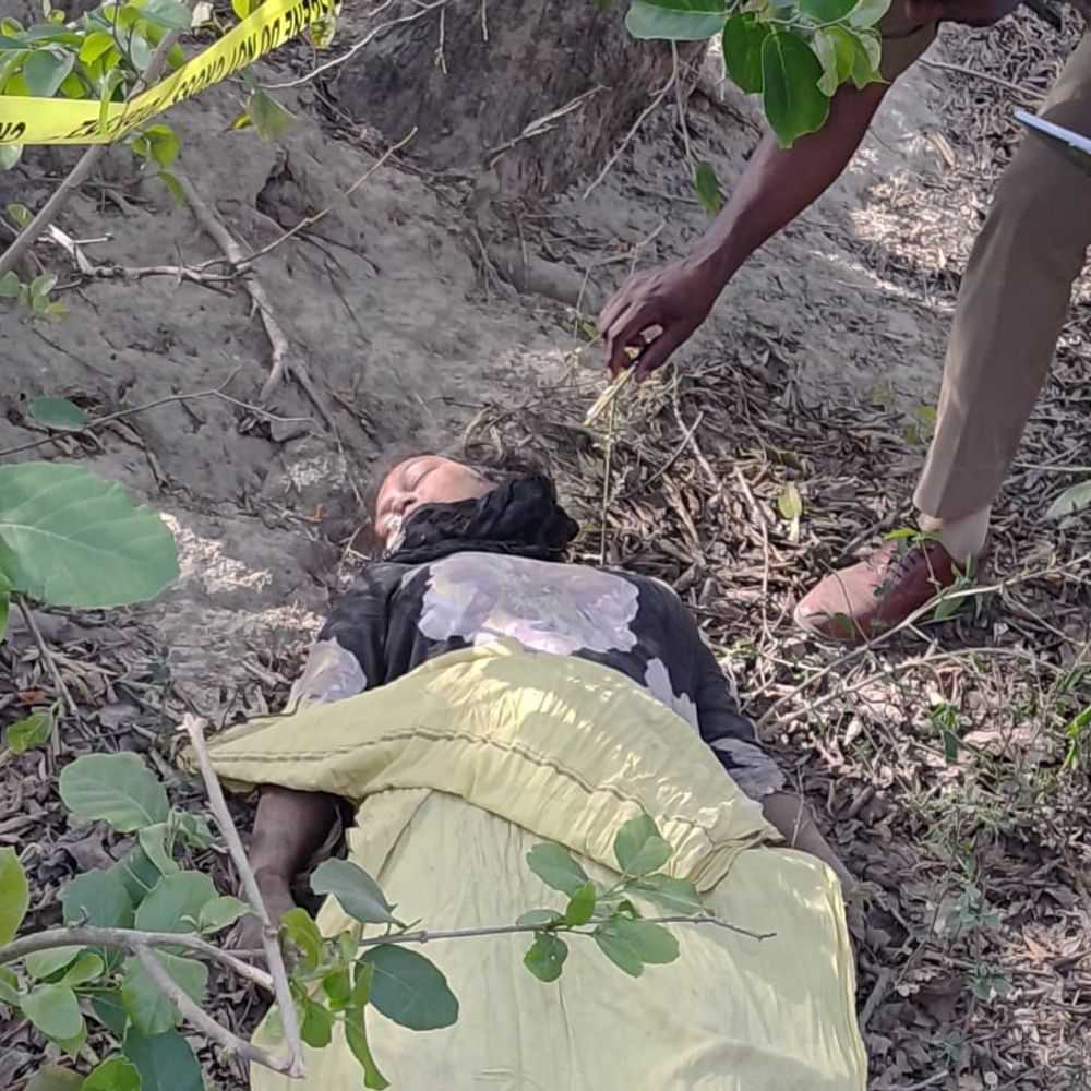 सुल्तानपुर में युवती की गला दबाकर हत्या की पुष्टि:पोस्टमार्टम रिपोर्ट में खुलासा; भाई ने जीजा के छोटे भाई पर कराया केस दर्ज