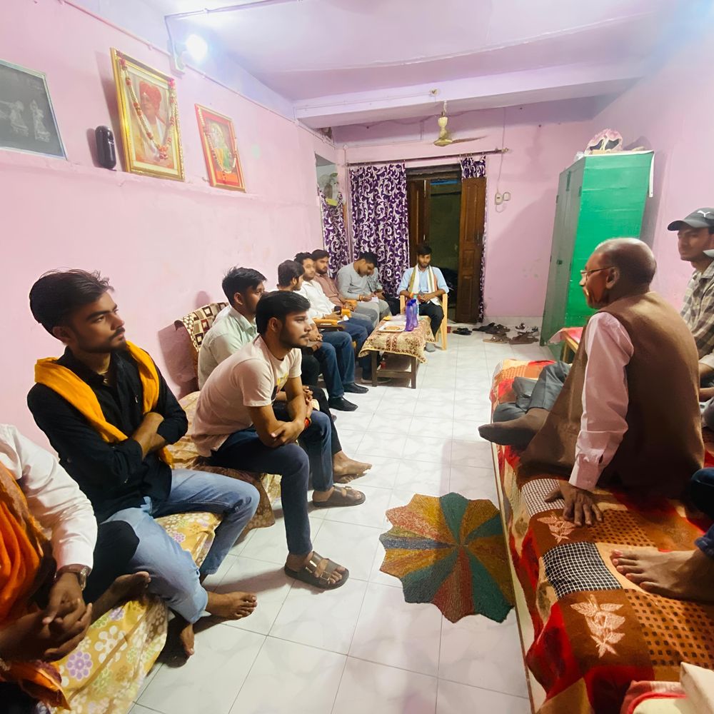 परशुराम जन्मोत्सव की तैयारी, मिर्जापुर में नवयुवकों की बैठक:डॉ. गणेश प्रसाद अवस्थी बोले- यह सांस्कृतिक विरासत का प्रतीक