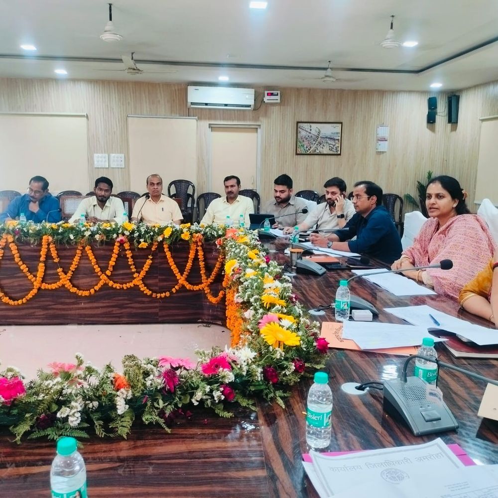 अमरोहा डीएम बोले- राजस्व वसूली शत-प्रतिशत करें:राजस्व कार्यों की समीक्षा बैठक में दिए निर्देश