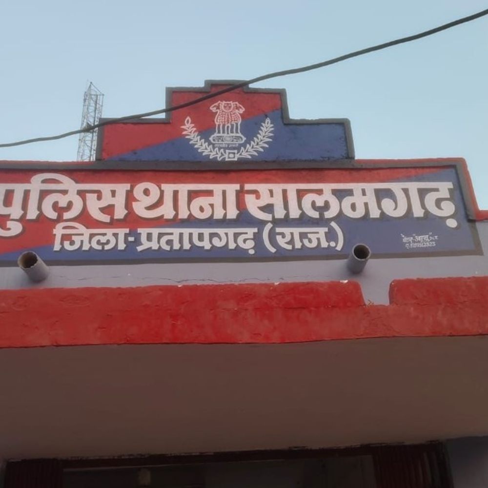 दलोट में बाइक-मोबाइल चोरी का खुलासा, इनामी बदमाश गिरफ्तार:टॉप-10 वांछित में शामिल आरोपी, 36 मामले दर्ज, 5 हजार रुपए का था इनाम