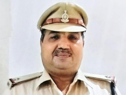 ASI ने केस की जानकारी मांगने पर जड़े 20 थप्पड़:कहा- तेरी सब नेतागिरी निकाल दूंगा, जेल भेजने दी धमकी; कान सुन्न पड़ा, सस्पेंड