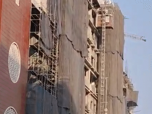 पीएमसीएच के नए भवन में रेडियोलॉजी विभाग अधूरा:AERB मंजूरी, टेक्नीशियन कमी से MRI-CT स्कैन सेवाएं अटकीं, 150 मीटर दूर पुरानी बिल्डिंग में जाना पड़ता