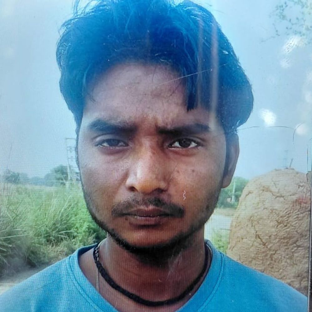 इटावा में डीसीएम ने बाइक सवार को रौंदा, मौत:घर का सामान लेने जा रहा था, परिवार का इकलौता कमाने वाला था मृतक