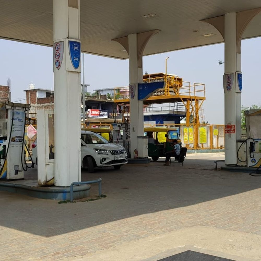 दो दिन की छुट्टी से डिपो सप्लाई ठप:सिद्धार्थनगर में जिले में पेट्रोल-डीजल संकट; अब तेजी से बहाल हो रही व्यवस्था