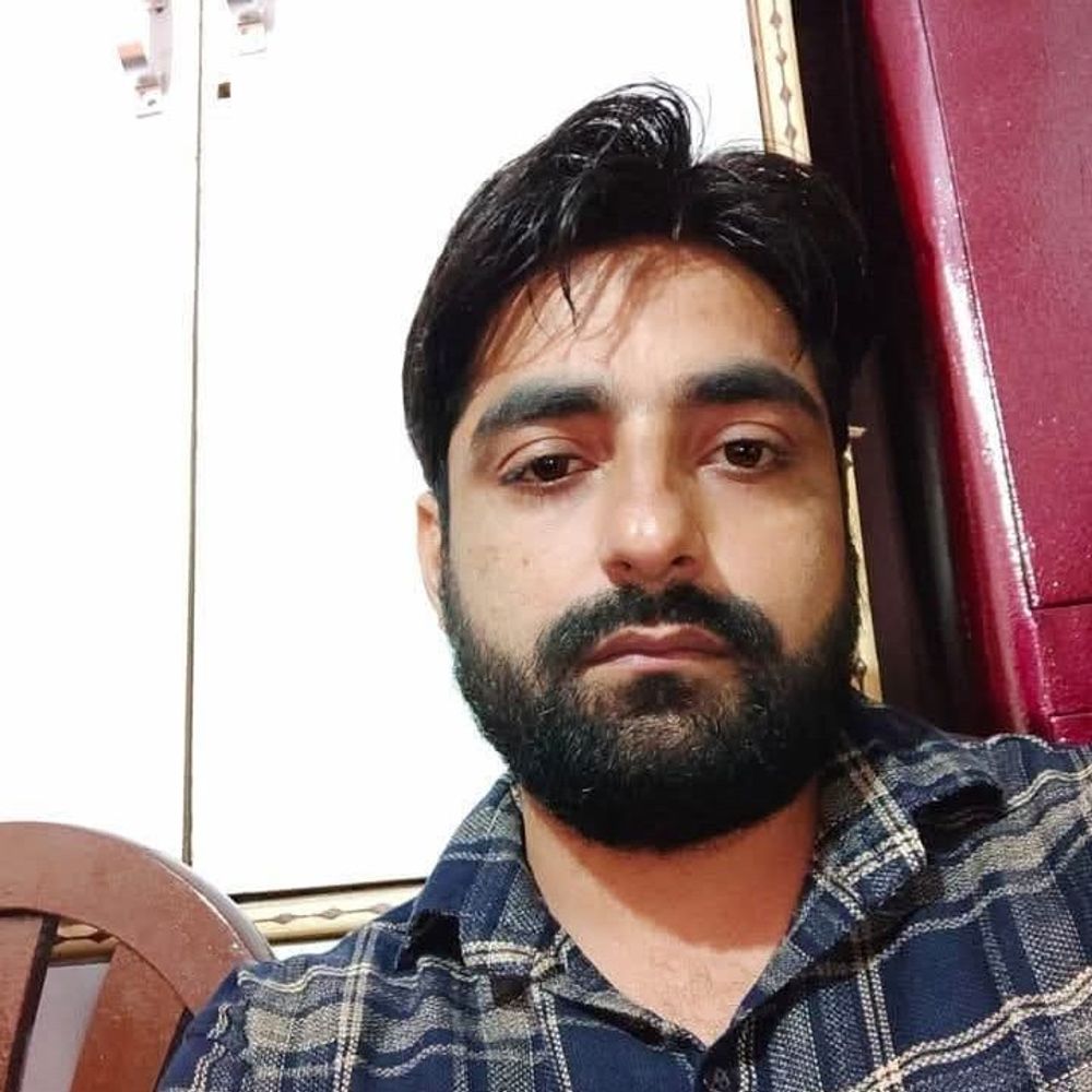 पीलीभीत में करोड़पति चपरासी की 3 पत्नियां:एक को फर्जी टीचर बनाकर भेजता था सैलरी, 5 करोड़ से अधिक की राशि फ्रीज