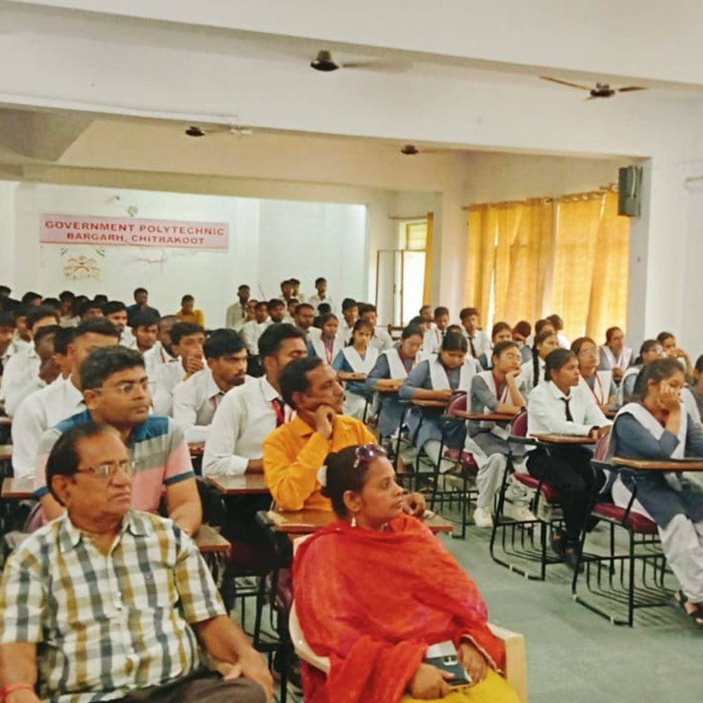 चित्रकूट में पॉलिटेक्निक में नशा मुक्ति, साइबर सुरक्षा पर कार्यक्रम:600 छात्रों ने लिया हिस्सा, सेवा भारती ने किया आयोजन