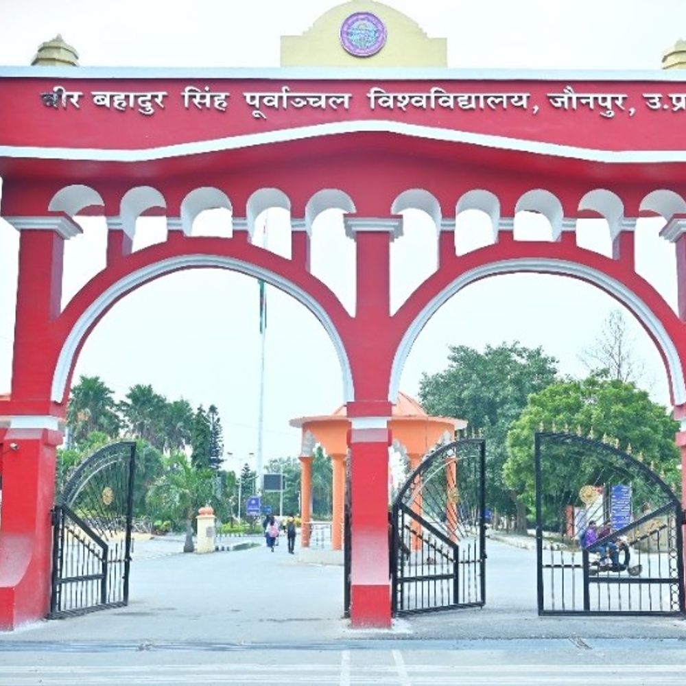 जौनपुर विश्वविद्यालय में बिना अनुमति प्रदर्शन:6 घंटे के हंगामे पर छात्रों को अनुशासनहीनता का नोटिस जारी, कार्रवाई की चेतावनी