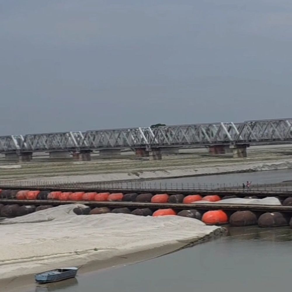 घाघरा पुल मरम्मत के लिए दो महीने तक बंद:छोटे वाहनों के लिए पीपे का पुल खुला, गोंडा से अयोध्या होते हुए लखनऊ जाएंगे बड़े वाहन