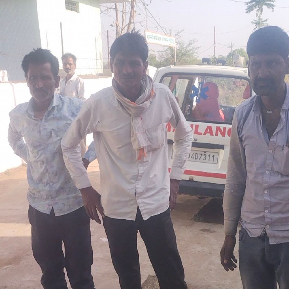 मूंग की फसल बर्बाद होने से किसान ने दी जान:ललितपुर में जहर खाकर किया सुसाइड, दुकानदार पर नकली दवा देने का आरोप