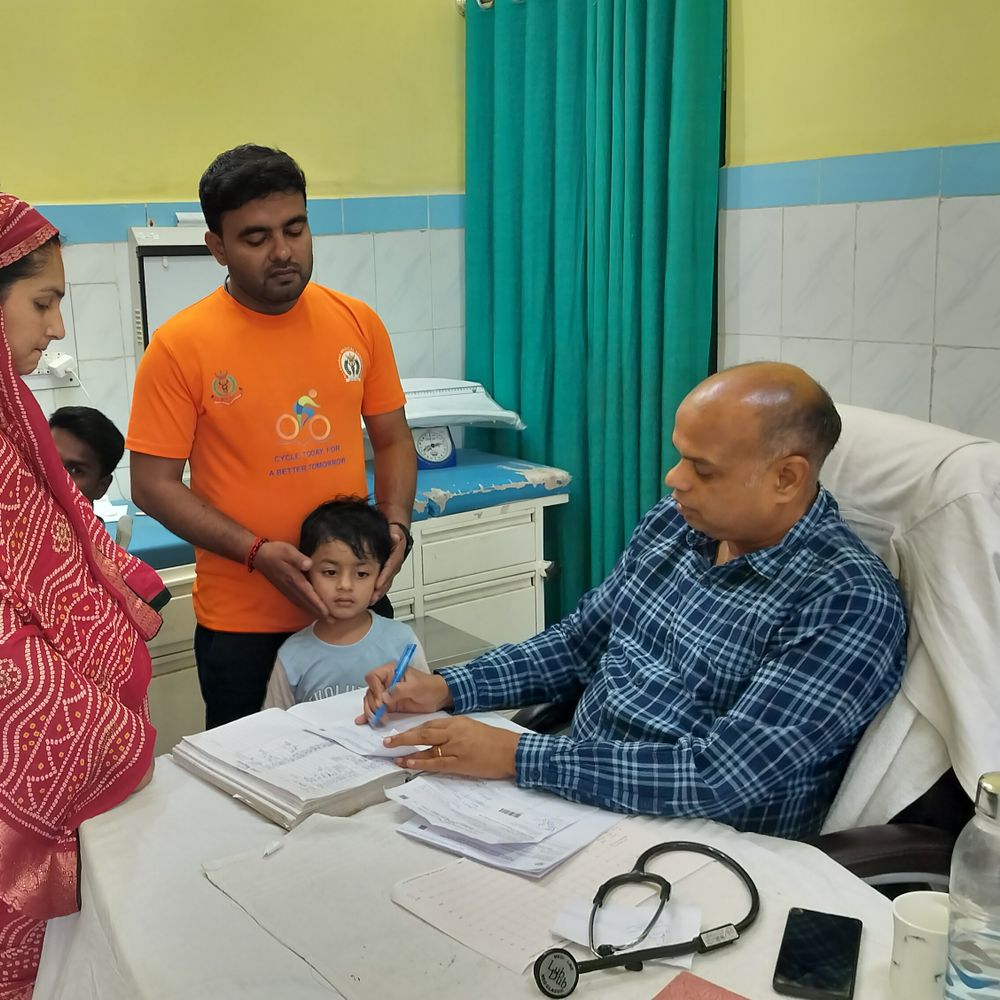 अयोध्या के अस्पतालों में बढ़े सर्दी बुखार के मरीज:ओपीडी में मरीजों की संख्या बढ़कर 500 हुई, सबसे अधिक बच्चे बीमार