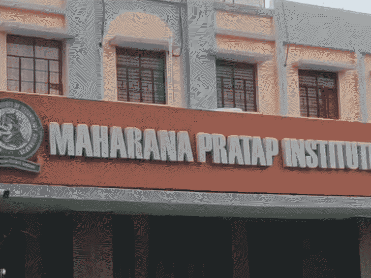 
                 गोरखपुर के सेंटर ऑफ एक्सीलेंस की खासियत, देखें VIDEO:स्टूडेंट्स बोले- तकनीक सीखने का सुनहरा मौका, थैंक यू योगी जी 
            