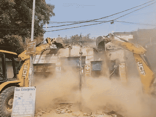 वाराणसी में PWD तोड़ रहा 100 मकान:सड़क को 6 लेन किया जा रहा, सांसद चंद्रशेखर ने CM योगी को लिखा था पत्र