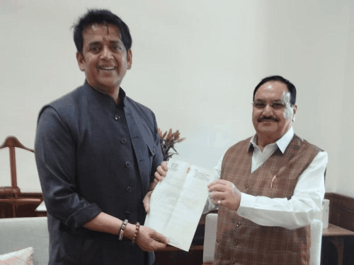 
                 रविकिशन ने की AIIMS में ट्रामा सेंटर बनाने की मांग:केंद्रीय स्वास्थ्य मंत्री जेपी नड्‌डा से मिलकर लिया आश्वासन 
            