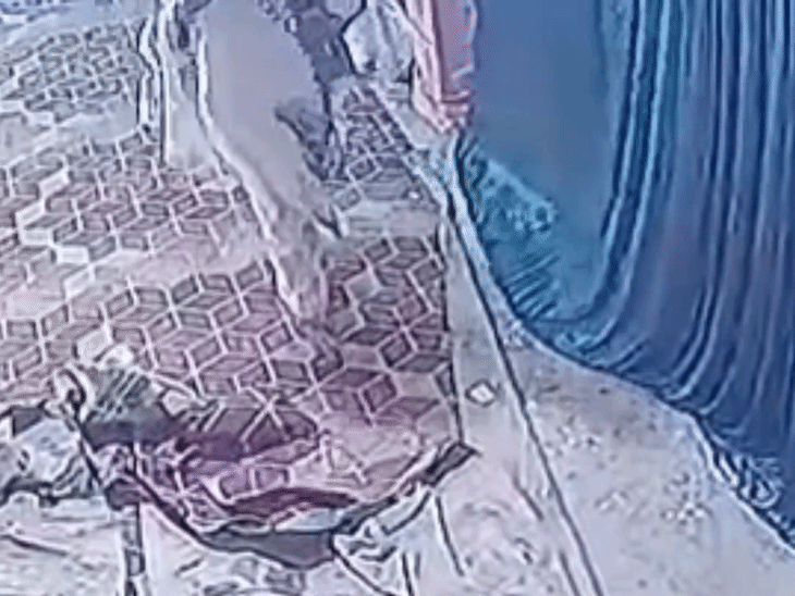 
                 शादी से मासूम को उठा ले गई महिला, VIDEO:संभल से मां-बाप बच्चे के साथ आए थे बदायूं, पुलिस की 3 टीम तलाश में जुटीं 
            