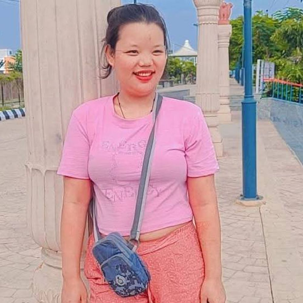 झांसी में सपा सेंटर की युवती की संदिग्ध मौत:बॉयफ्रेंड शव दफनाने कब्रिस्तान ले गया, दिल्ली से आए पति ने हंगामा किया, पुलिस बुलाई