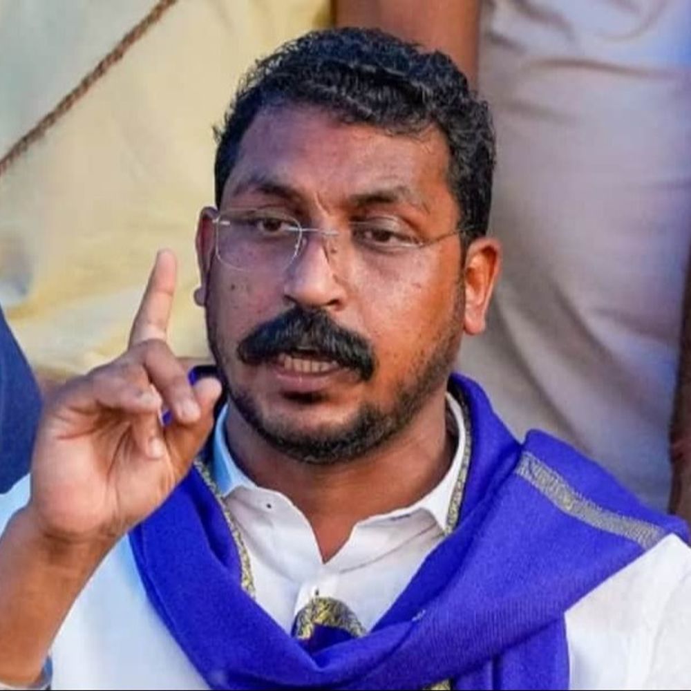 भीमनगरी मंच पर पहुंचे चंद्रशेखर आजाद:जोरदार स्वागत, आंबेडकर के अनुयायियों को करेंगे संबोधित