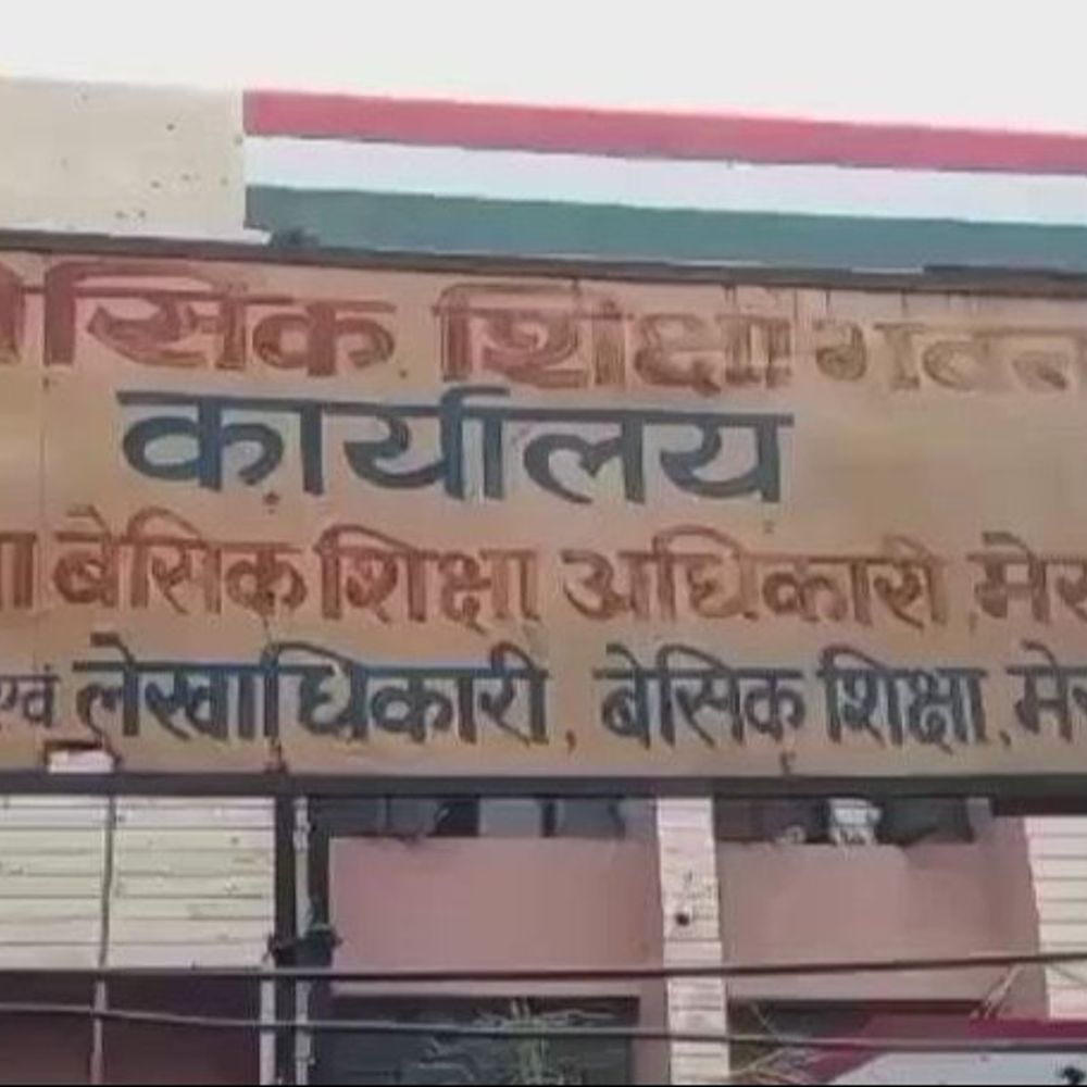 मेरठ में RTE दाखिलों में गड़बड़ी का आरोप:छात्र नेता विनीत चपराना ने यूपी के स्कूल शिक्षा महानिदेशक को ज्ञापन भेज की जांच की मांग