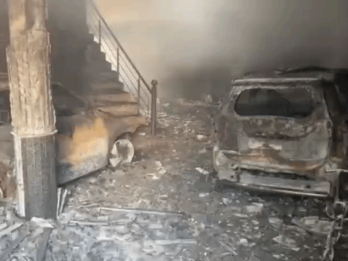 अमृतसर में पीरां की जगह में चिराग से लगी आग:  पूरी घर की इमारत और दो गाड़ियां खाक; पुलिस जांच जारी – Amritsar News