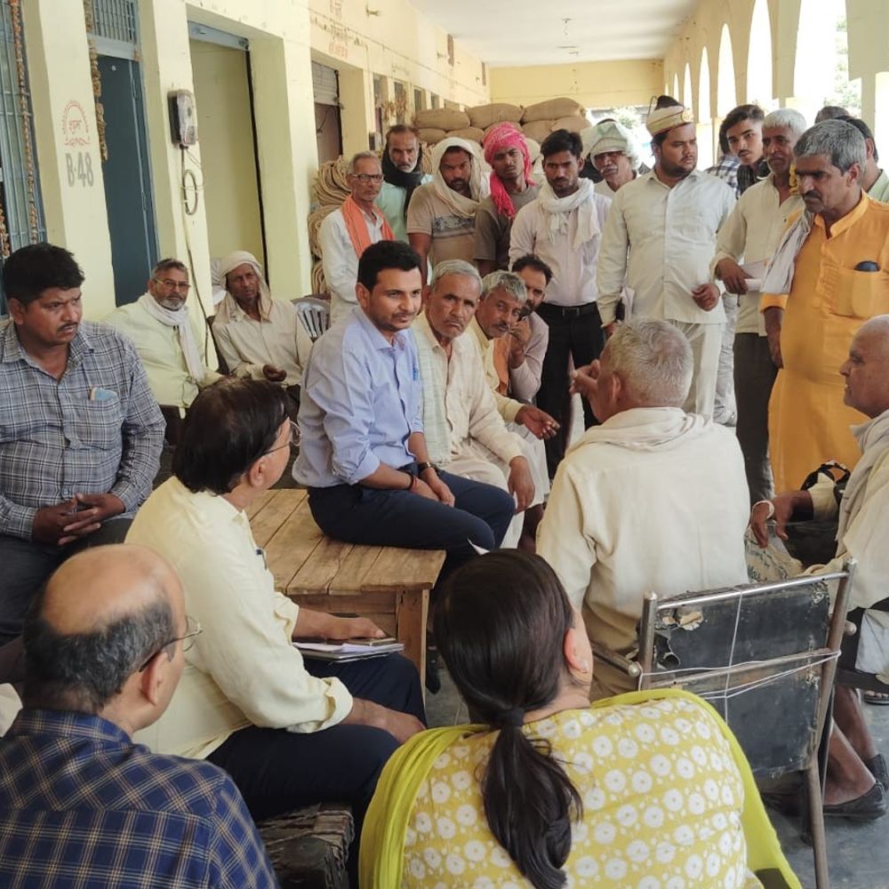 नगर मजिस्ट्रेट ने मंडी समिति का निरीक्षण किया:गेहूं खरीद केंद्र पर किसानों की समस्याएं सुनीं, निर्देश दिए