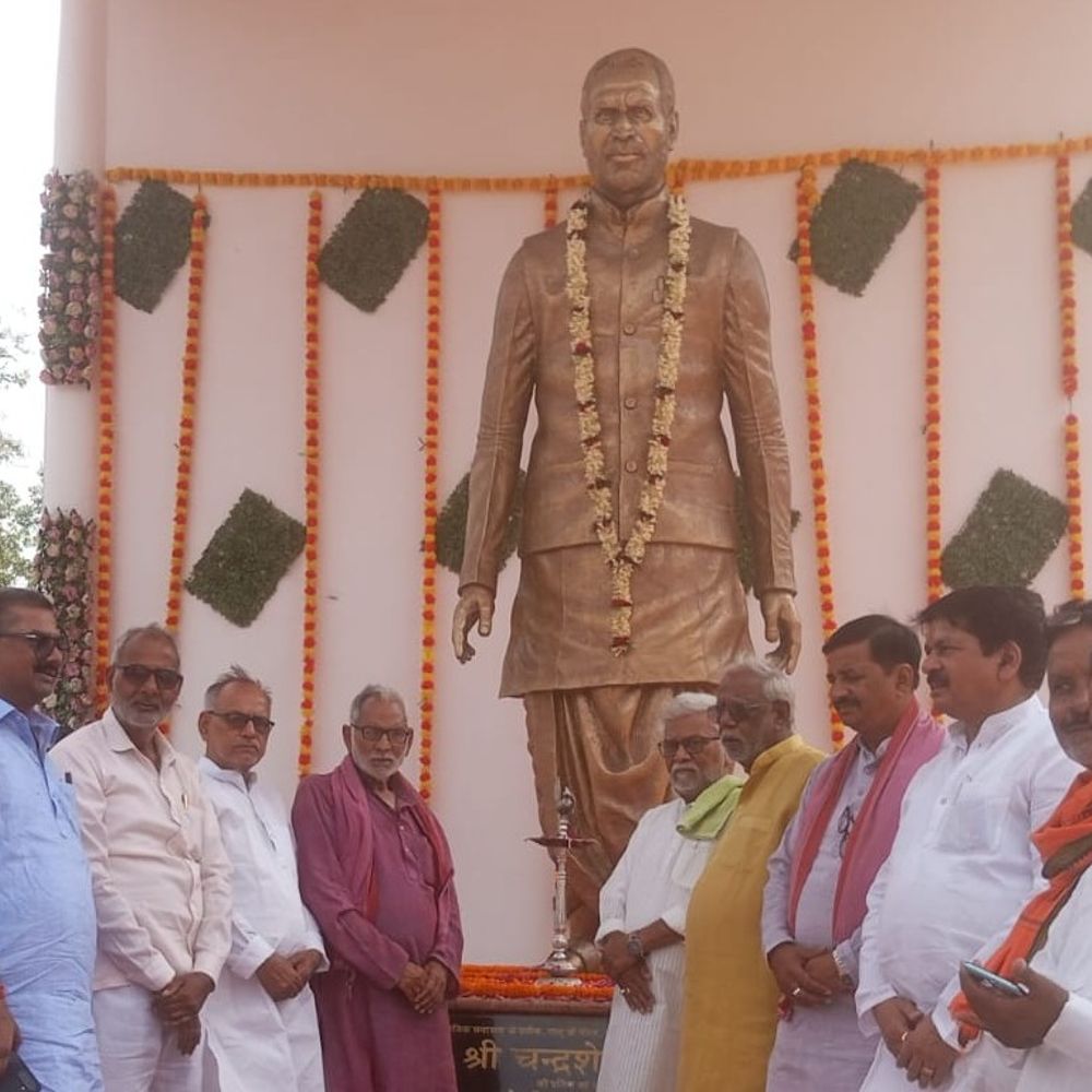 बलिया में पूर्व प्रधानमंत्री चंद्रशेखर की जयंती मनाई गई:वक्ताओं ने उनके 'अंतिम व्यक्ति तक लाभ' के सिद्धांत को याद किया