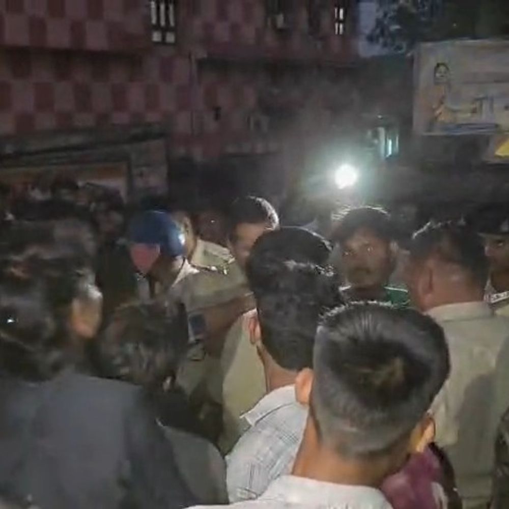 बच्ची की मौत पर बवाल, पुलिस टीम पर हमला:  सक्ती में ग्रामीणों किया चक्काजाम, हमले में आरक्षक की हालत गंभीर, सड़क हादसे में गई जान – sakti (janjgir champa) News