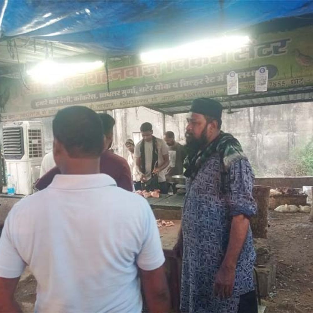 रायगढ़ मटन मार्केट में गंदगी देख भड़के आयुक्त:  सफाई के तुरंत दिए निर्देश, बोले- अतिक्रमण और अव्यवस्था फैलाने वाले दुकानदारों को जारी करें नोटिस – Raigarh News