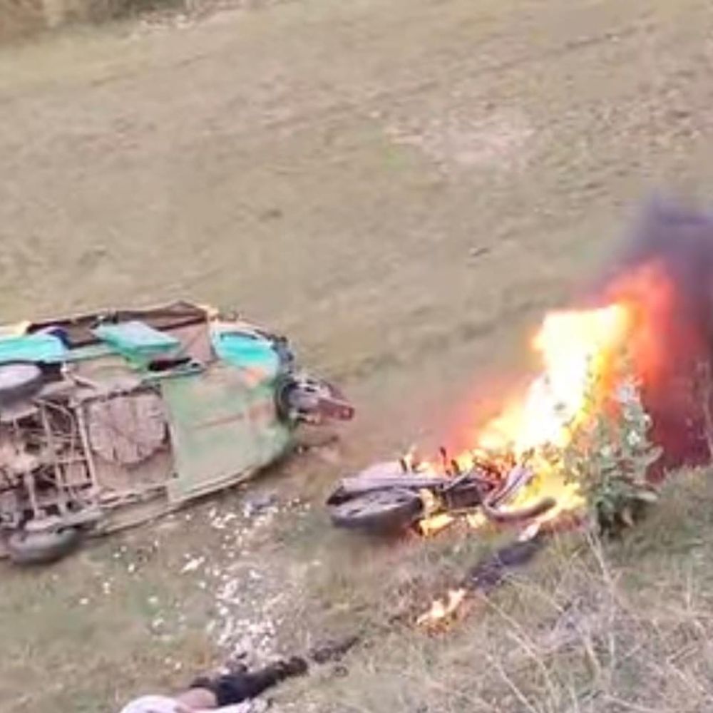 ऑटो रिक्शा से टकराई बाइक, टंकी ब्लास्ट, युवक जिंदा जला:बहराइच में बहन की शादी के कार्ड बांटने जा रहा था, खुद दो महीने पहले हुई शादी