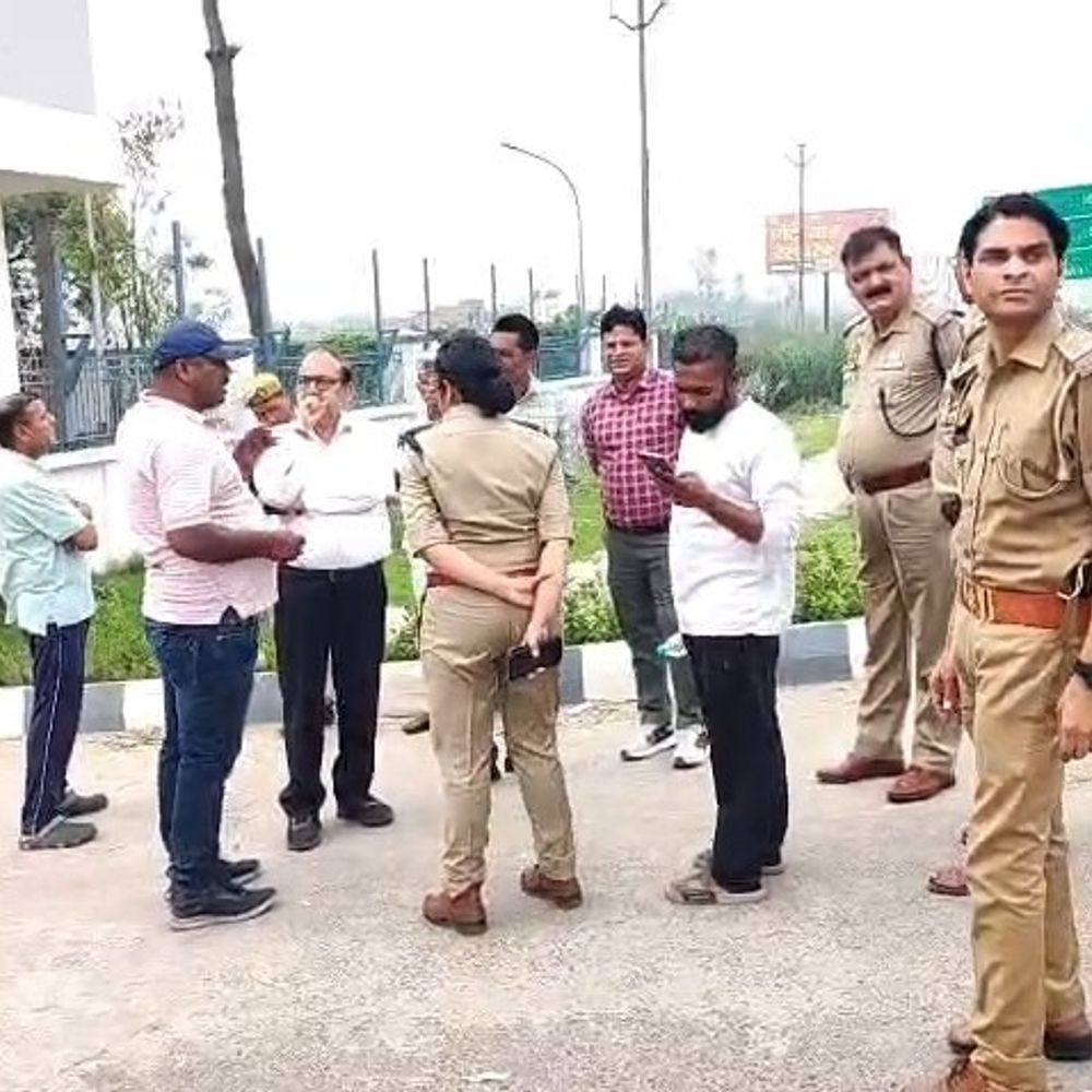 नोएडा बवाल के बाद अमरोहा में पुलिस अलर्ट:वेतन वृद्धि की मांग पर श्रमिकों के संभावित प्रदर्शन की आशंका