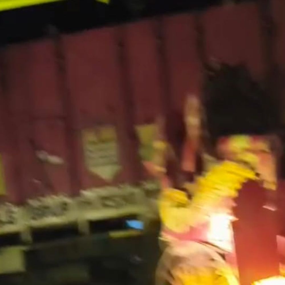 बंद रेलवे फाटक पर ट्रक ने वाहनों को टक्कर मारी:बरेली में घोड़ा-बग्गी समेत 5 लोग घायल, दो की हालत गंभीर