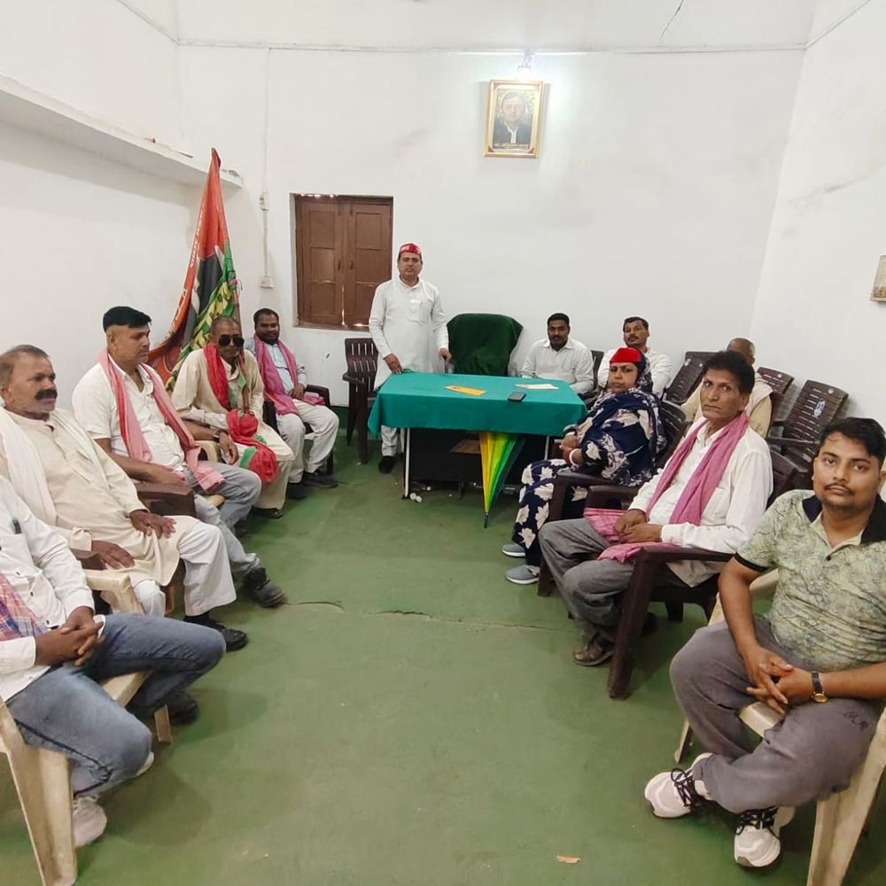 देवरिया में सपा कार्यकर्ताओं ने भाजपा सरकार पर साधा निशाना:कानून व्यवस्था ध्वस्त होने का आरोप, महंगाई-बेरोजगारी पर भी घेरा