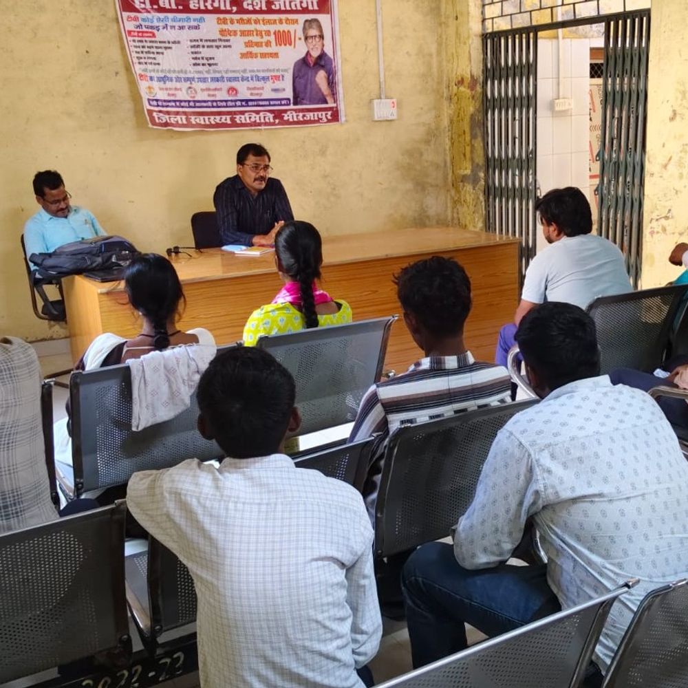 टीबी उन्मूलन कार्यक्रम, चैंपियनों की बैठक हुई:मिर्जापुर में 100 दिवसीय अभियान की प्रगति पर हुई चर्चा