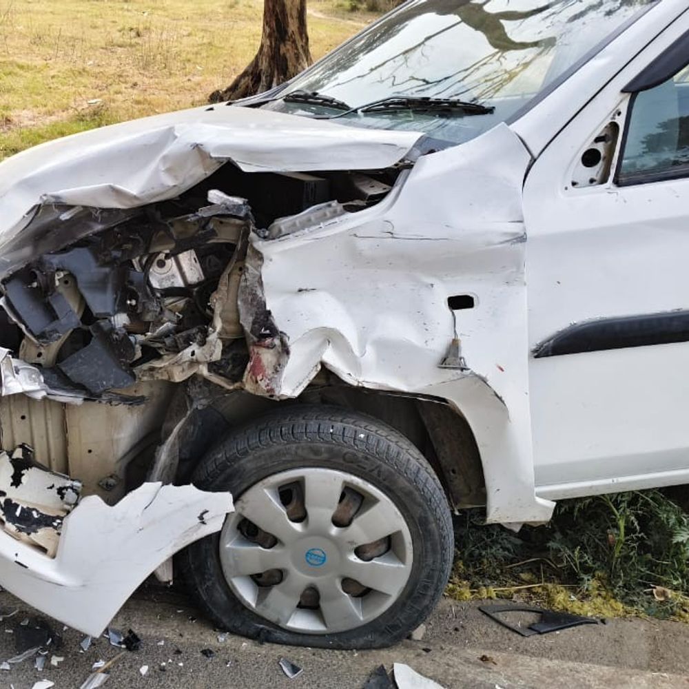 बस्ती में कार-ऑटो टक्कर में एक की मौत:ऑटो चालक सहित चार से पांच लोग गंभीर रूप से घायल, जांच में जुटी पुलिस