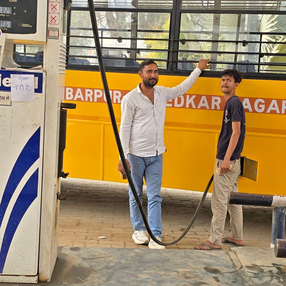 अंबेडकरनगर में डीजल आपूर्ति में अनियमितता:आरडी फिलिंग स्टेशन पर खास लोगों को मिल रहा ईंधन