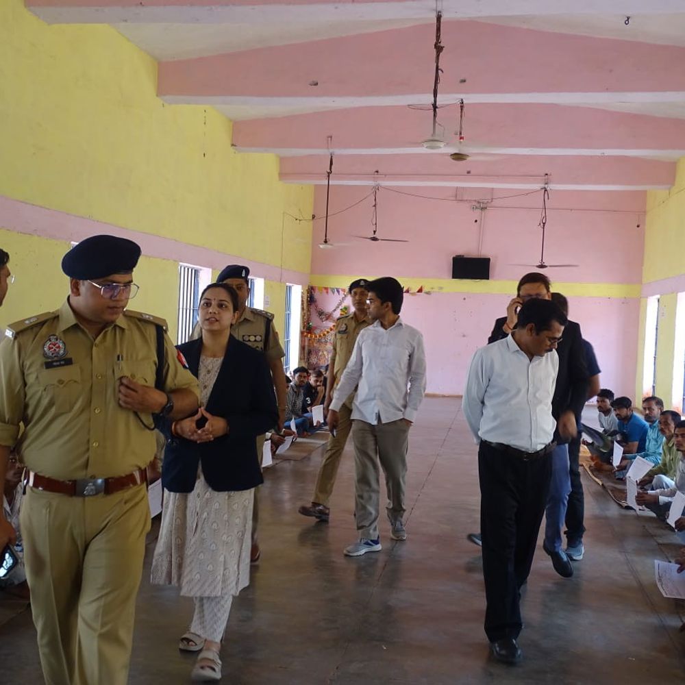 जालौन में जजों ने उरई जिला कारागार का निरीक्षण किया:बंदियों की समस्याओं पर जेल प्रशासन को दिए निर्देश