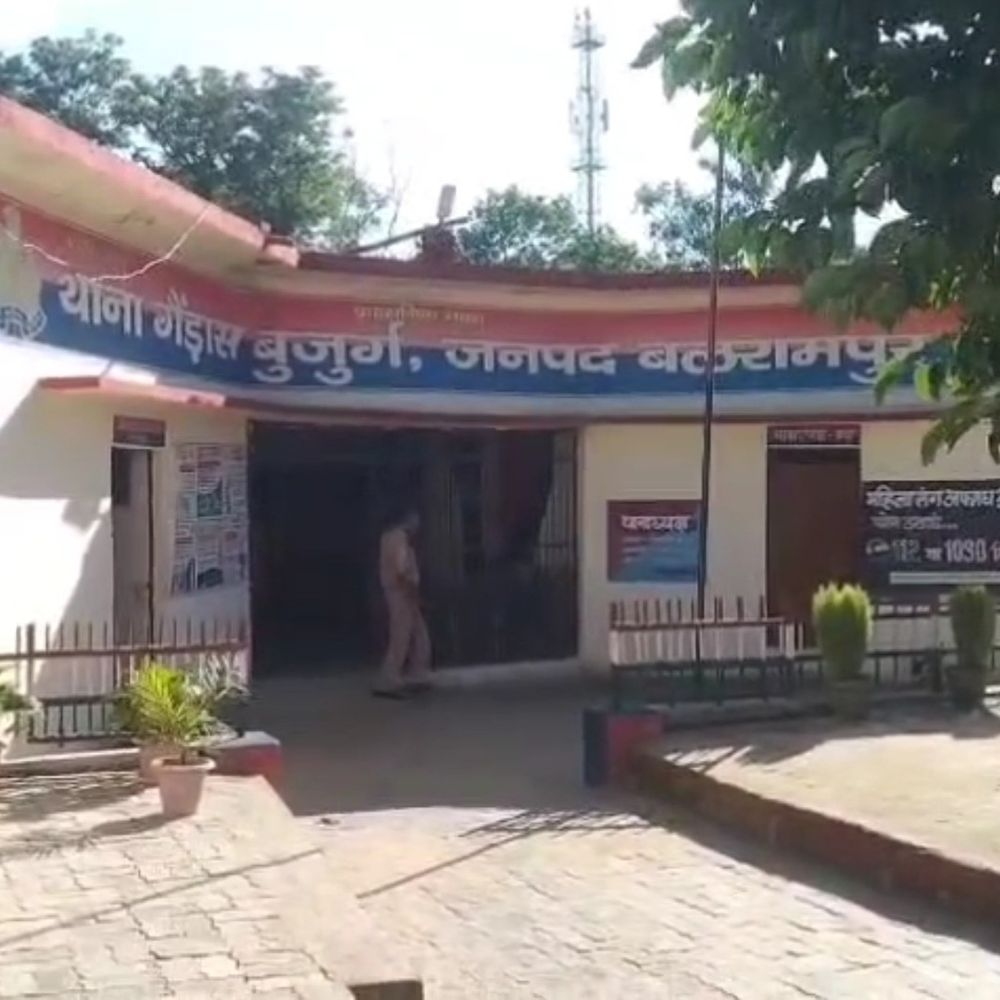 बलरामपुर में महिला आत्महत्या मामला गरमाया:13 दिन बाद पति ने दर्ज कराया केस; युवक पर प्रताड़ना और धमकी के गंभीर आरोप