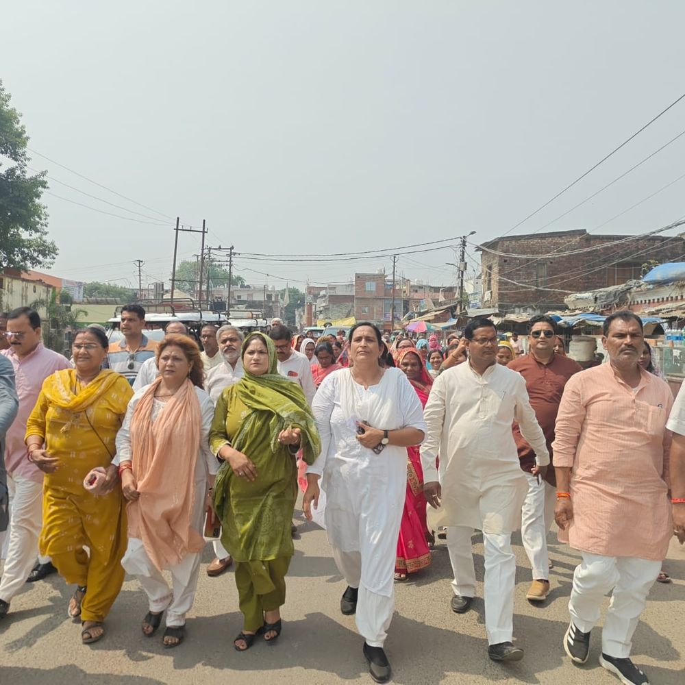 भाजपा ने नारी शक्ति वंदन अधिनियम पर निकाला जुलूस:महराजगंज में सदर विधायक और जिला उपाध्यक्ष ने किया नेतृत्व