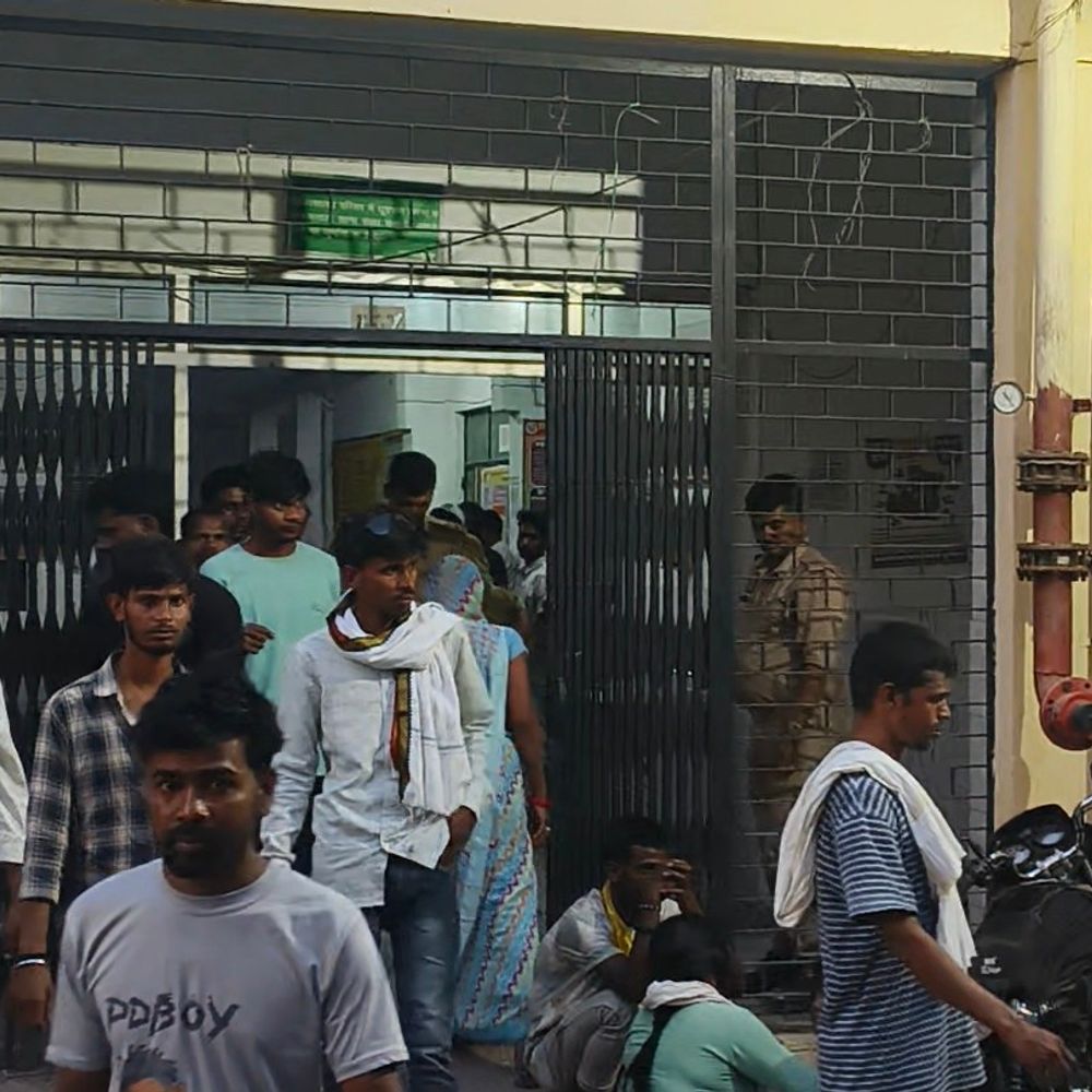 गोरखपुर में युवक की पोखरे में डूबने से मौत:खेत में जाते समय पैर फिसलने से हुआ हादसा, पोस्टमॉर्टम के लिए भेजा शव