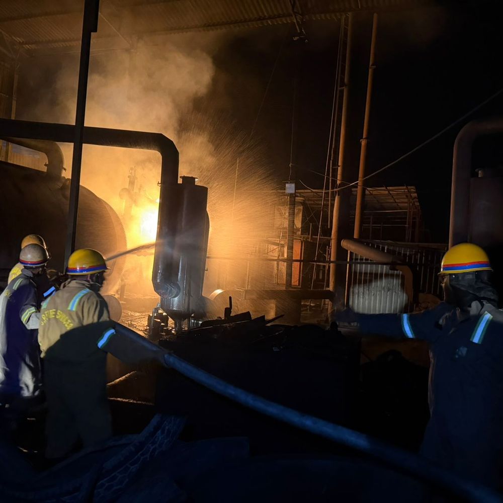 मुजफ्फरनगर के टायर रीसाइक्लिंग प्लांट में भीषण आग:दमकल ने घंटों बाद आग पर काबू पाया, लाखों के नुकसान की आशंका