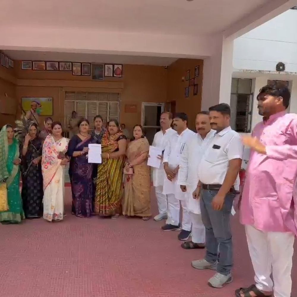 महोबा में लव जिहाद के खिलाफ समिति का प्रदर्शन:CM के नाम 13 सूत्रीय ज्ञापन सौंपा, UCC और विशेष थानों की मांग