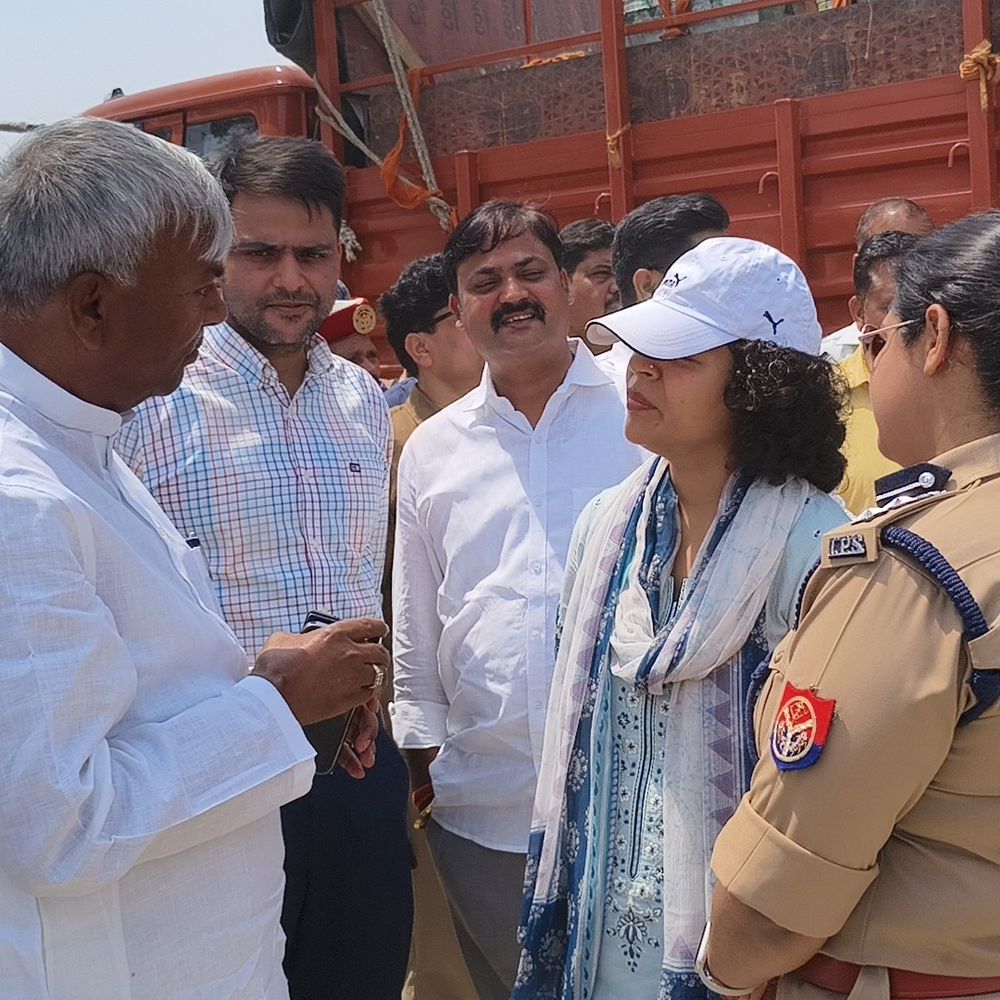 सीएम योगी के मितौली दौरे को लेकर प्रशासन अलर्ट:लखीमपुर डीएम-एसपी ने अधिकारियों के साथ व्यवस्थाओं का जायजा लिया
