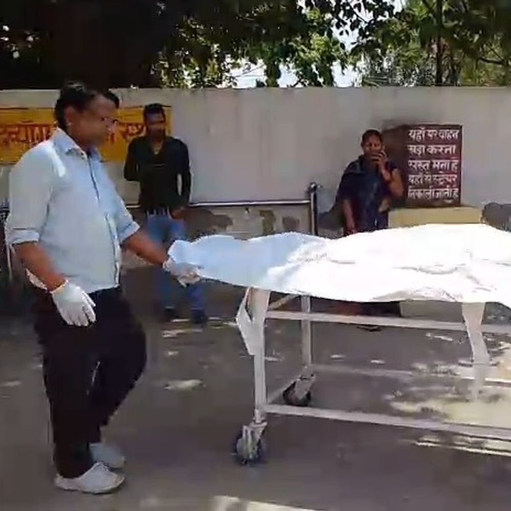 उन्नाव में सड़क हादसे में युवक की मौत:जिला अस्पताल में इलाज के दौरान तोड़ा दम, रायबरेली का रहने वाला था