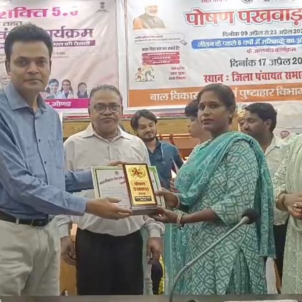 गोंडा में आठवां पोषण पखवाड़ा शुरू, महिलाएं हुई सम्मानित:कमिश्नर, डीएम,सीडीओ ने किया शुभारंभ; नारी शक्ति वंदन पर हुई चर्चा