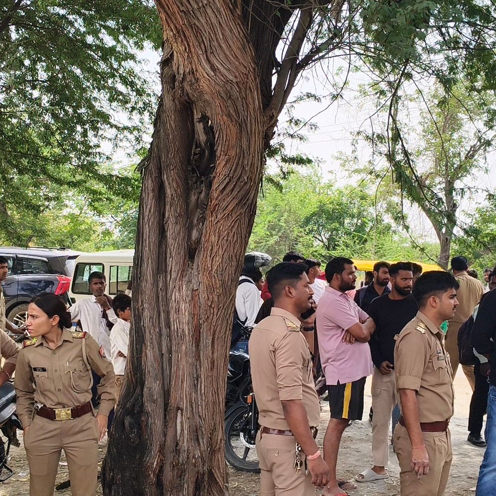 आगरा में खाली प्लॉट की कोठरी में मिला शव:साफ-सफाई करते समय प्लॉट मालिक ने देखा, पुलिस जांच में जुटी