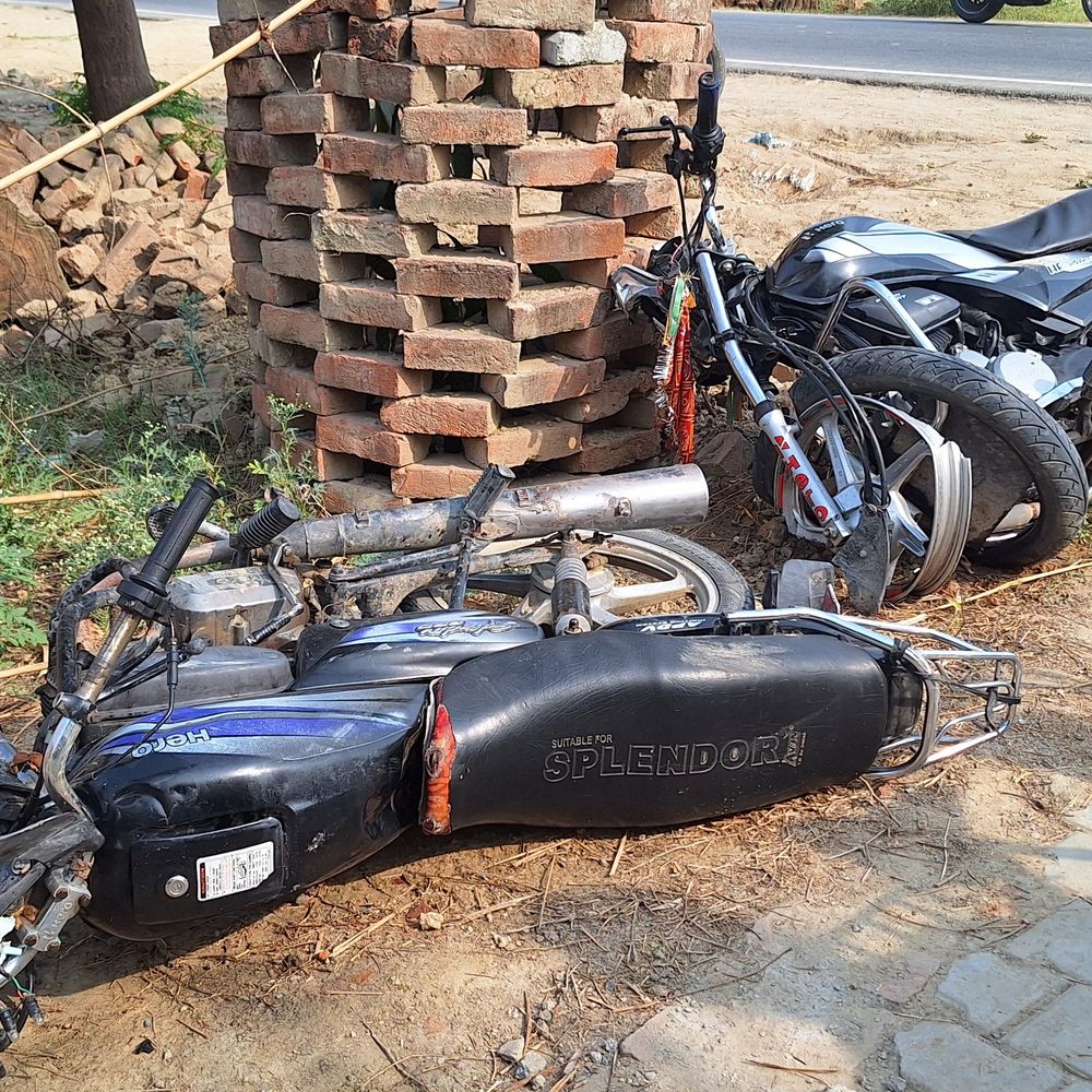 गाजीपुर में 2 बाइकों की टक्कर में 3 की मौत:शादियाबाद में एक मजार पर लगे उर्स में जाते समय हुआ हादसा, एक घायल वाराणसी रेफर