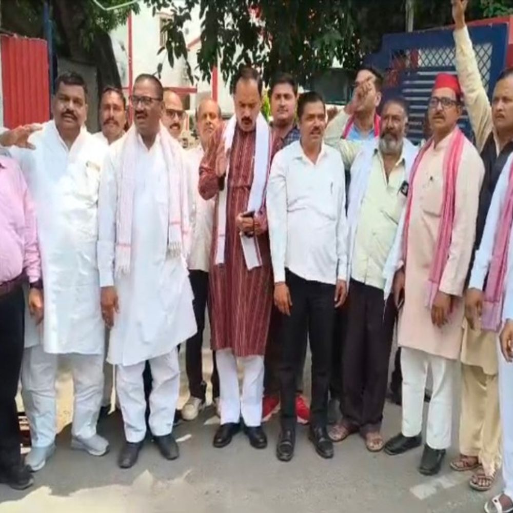 सपा का नारा लगाने पर छह लोगों का चालान:शाहजहांपुर में जिलाध्यक्ष ने एसपी से की शिकायत, चौक कोतवाल पर कार्रवाई न होने पर आंदोलन की चेतावनी