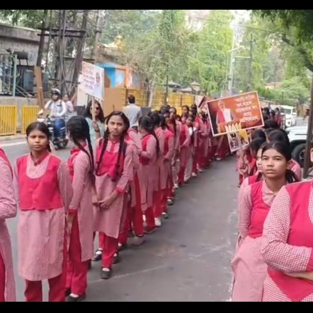 मुरादाबाद में भाजपा की पदयात्रा में छात्राएं-शिक्षक शामिल:सरकारी भागीदारी पर उठे सवाल, अभिभावकों ने जताई नाराजगी