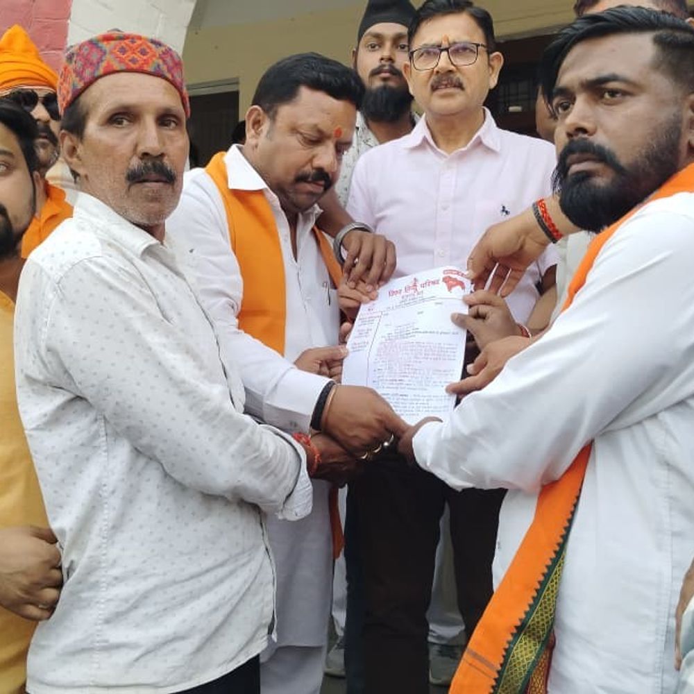 विश्व हिंदू परिषद ने अवैध धर्मांतरण पर किया प्रदर्शन:राष्ट्रव्यापी सख्त कानून बनाने की मांग, प्रशासन को सौंपा ज्ञापन