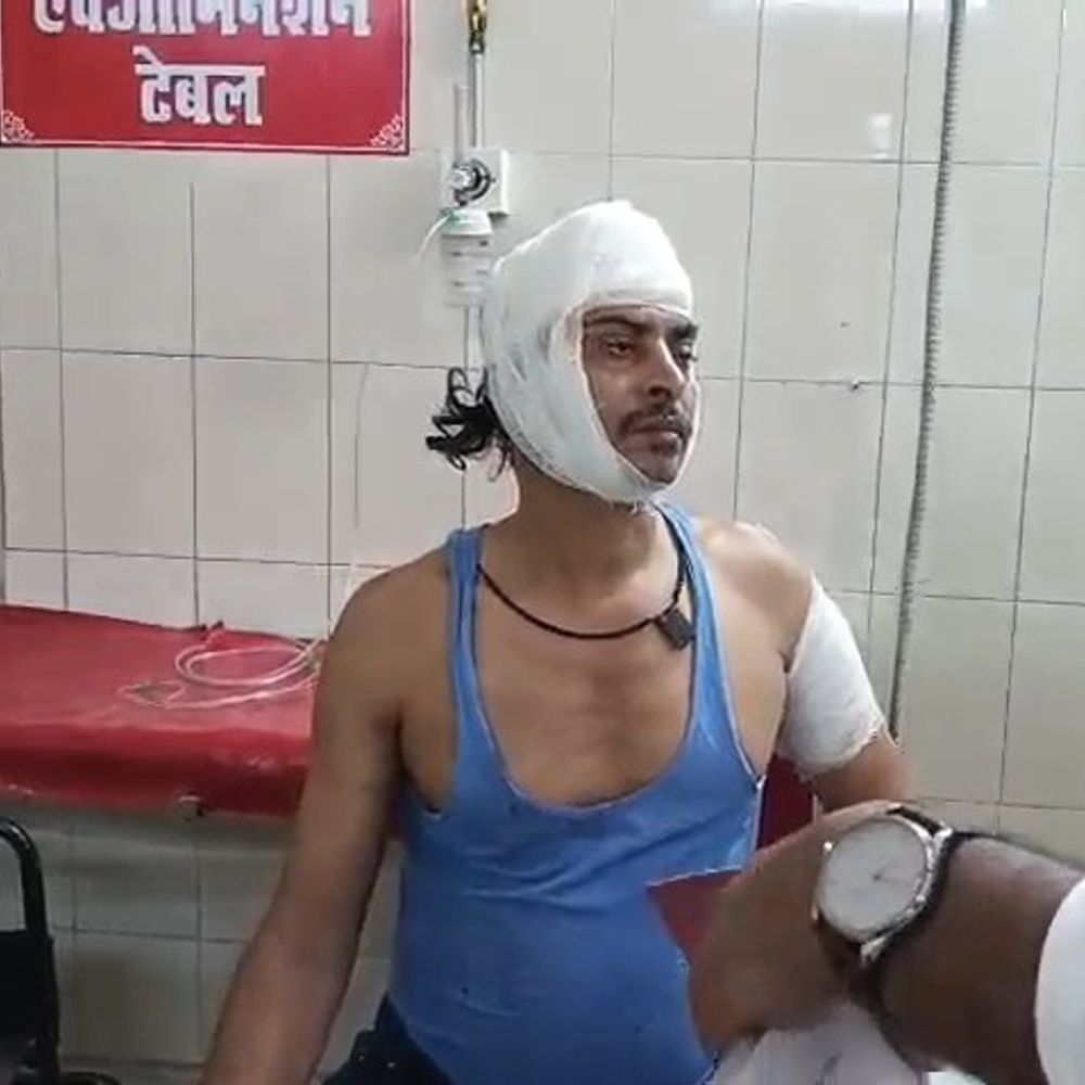 प्रॉपर्टी विवाद में भाई ने भाई पर किया हमला VIDEO:उन्नाव में जमकर लाठी डंडे चले, घायल जिला अस्पताल में भर्ती