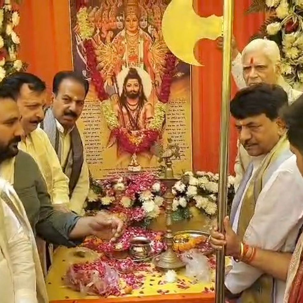 मुजफ्फरनगर में परशुराम जन्मोत्सव पर भव्य शोभायात्रा:टाउनहॉल से शिव चौक तक उमड़ा जनसैलाब, सर्वसमाज की भागीदारी रही