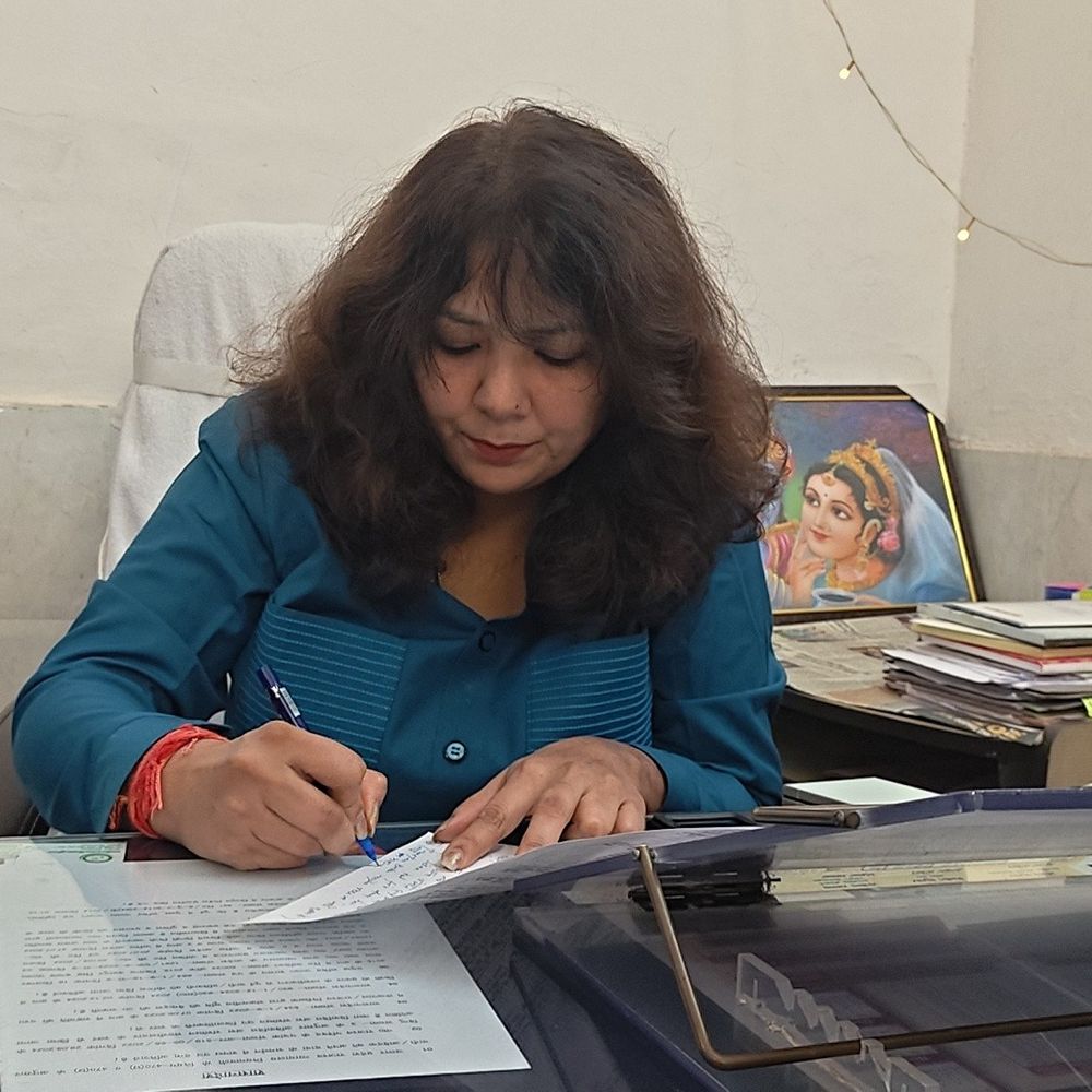 महिला तहसीलदार ने DM पर लगाए आरोप:फिरोजाबाद में जांच बंद कराने के लिए 1.75 लाख का आईफोन लेने का दावा